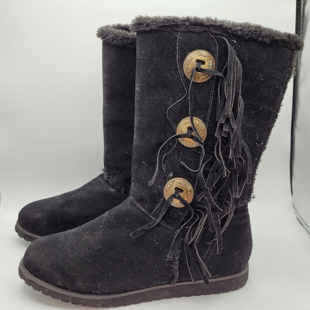 Liliana Fringe Suede Medallian Boots Size 9